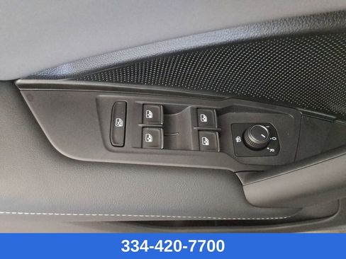 New 2025 Volkswagen Tiguan SE AWD/4WD image 18