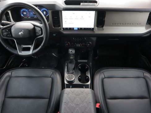 Used 2025 Ford Bronco Outer Banks image 7