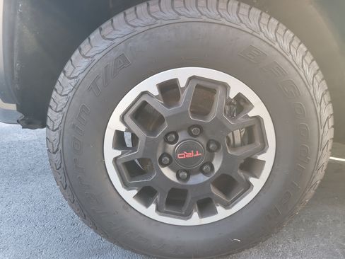 Used 2026 Toyota Tacoma TRD Off-Road w/ TRD Off Road Upgrade Package AWD/4WD image 8