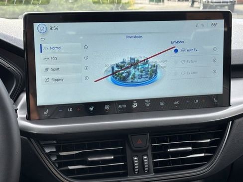 New 2025 Ford Escape SE image 25