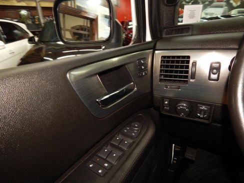 Used 2009 HUMMER H2 image 25
