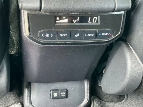 Used 2020 Toyota Highlander XLE AWD/4WD image 11