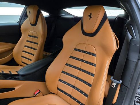 Used 2023 Ferrari Roma RWD image 33