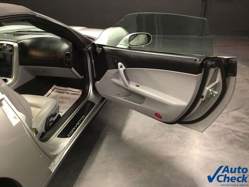 Used 2005 Chevrolet Corvette Convertible w/ Preferred Equipment Group image 37