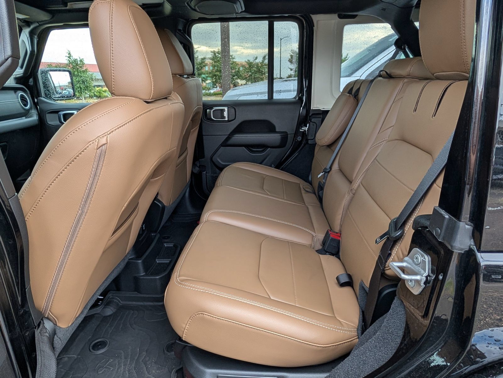 Used 2022 Jeep Wrangler Unlimited Sahara w/ Cold Weather Group AWD/4WD image 18