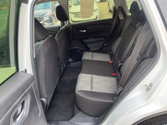 Used 2025 Nissan Rogue SV FWD image 12