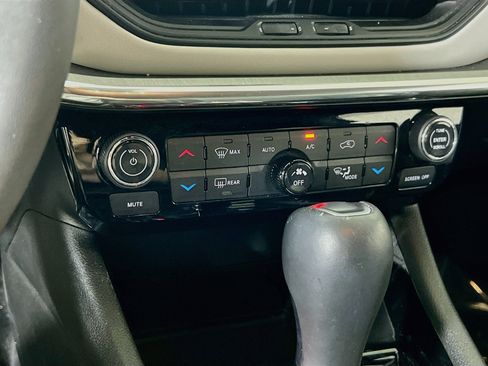 Used 2023 Jeep Compass Limited w/ Sun and Sound Group AWD/4WD image 15