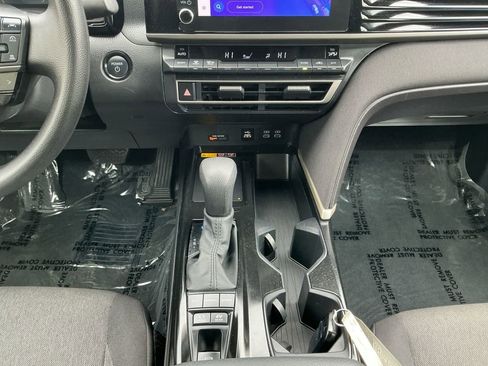 Used 2025 Toyota Camry LE image 11