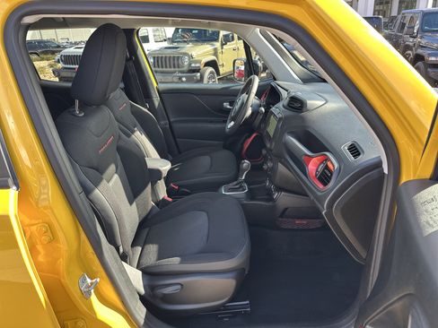 Used 2023 Jeep Renegade Trailhawk image 13