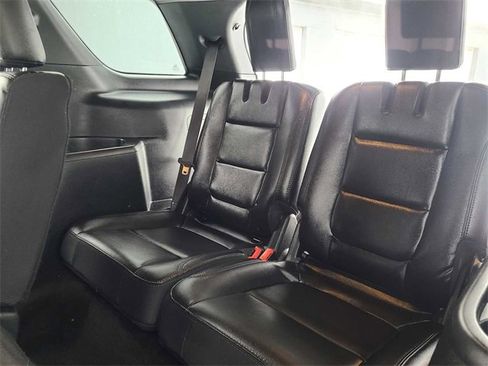 Used 2018 Ford Explorer XLT w/ Equipment Group 202A image 23