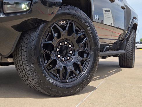 Used 2024 GMC Hummer EV 2X w/ LPO, Illumination Package AWD/4WD image 8