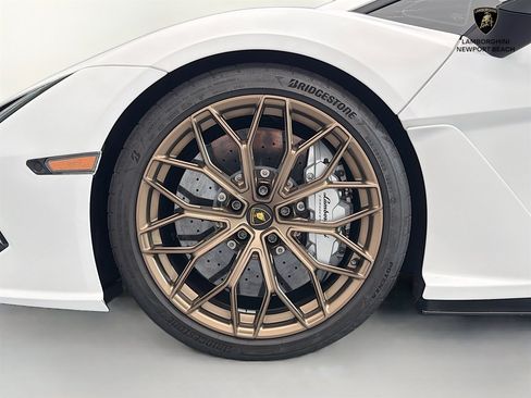 Used 2024 Lamborghini Revuelto AWD/4WD image 51