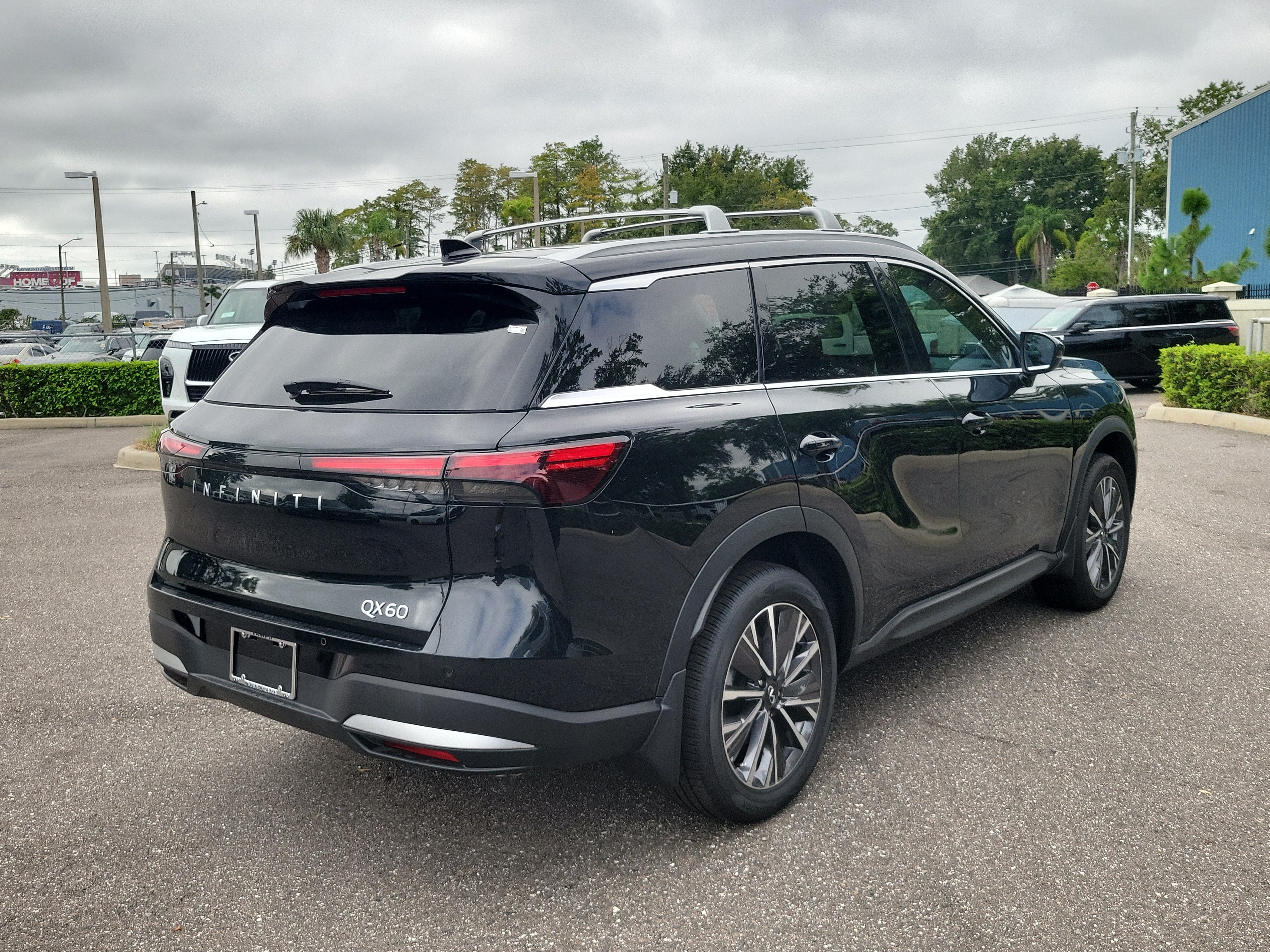 New 2027 INFINITI QX60 Luxe w/ Family Package FWD image 4