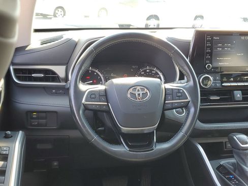 Used 2020 Toyota Highlander XLE AWD/4WD image 12