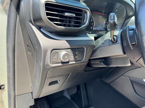 Used 2020 Ford Explorer XLT w/ Equipment Group 202A AWD/4WD image 14