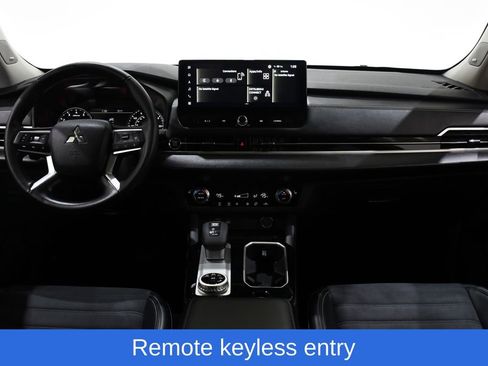 New 2025 Mitsubishi Outlander SE image 8