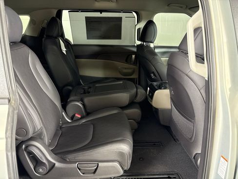 New 2026 Kia Carnival EX FWD image 20