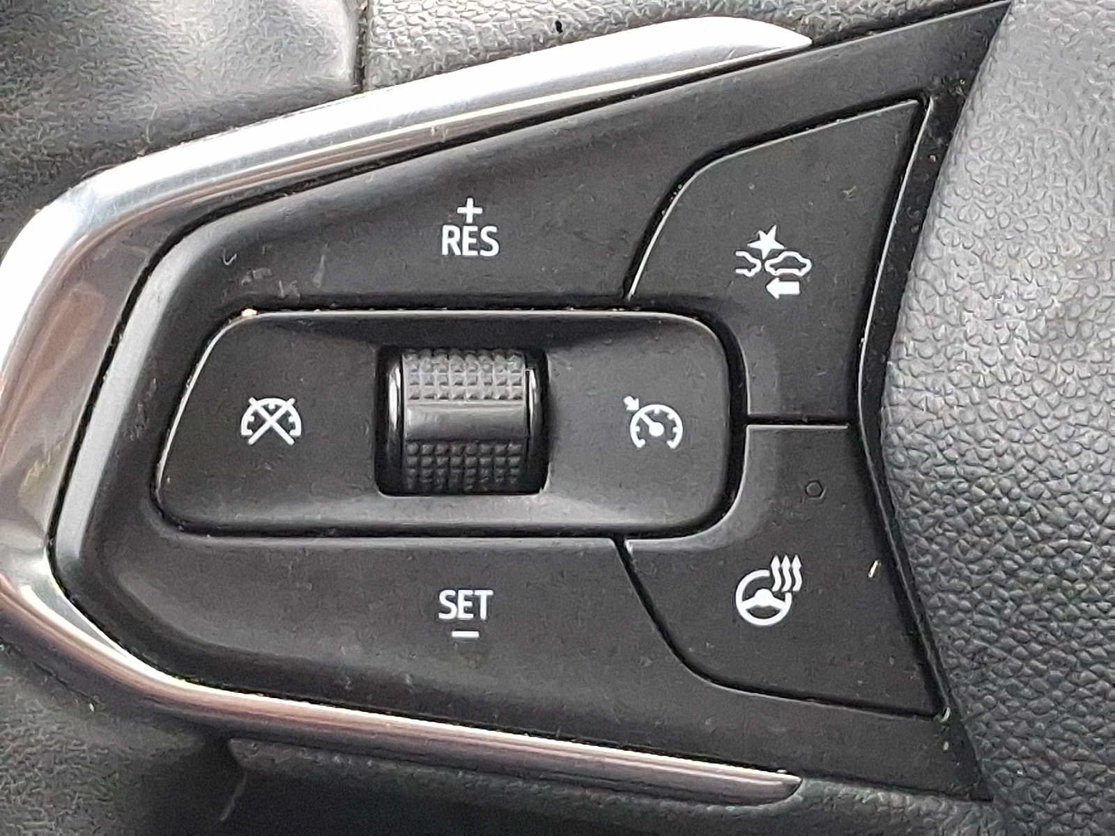 Used 2024 Chevrolet Trax ACTIV w/ Sunroof Package FWD image 22
