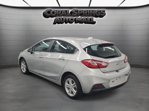 Used 2018 Chevrolet Cruze LT FWD image 4