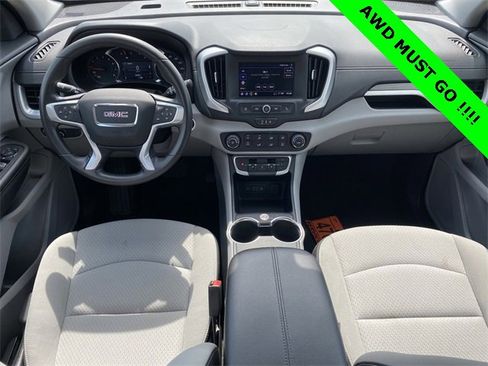 Used 2024 GMC Terrain SLE image 28
