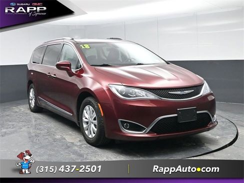 Used 2018 Chrysler Pacifica Touring-L image 2