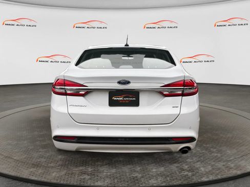 Used 2017 Ford Fusion SE w/ Fusion SE Technology Package FWD image 8