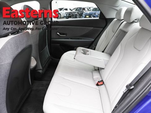 Used 2023 Hyundai Elantra Limited w/ Preferred Accessory Package FWD image 23