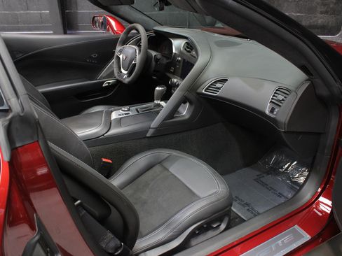 Used 2018 Chevrolet Corvette Stingray Coupe image 37