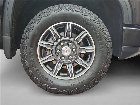 Used 2024 GMC Sierra 1500 AT4 w/ Technology Package AWD/4WD image 22