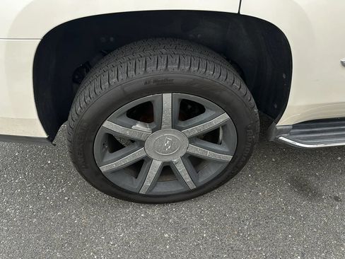 Used 2015 Cadillac Escalade Luxury AWD/4WD image 36