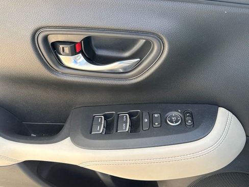 Used 2025 Honda HR-V EX-L image 11