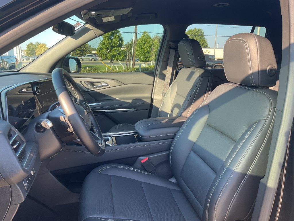 Used 2026 Chevrolet Traverse LT FWD image 13