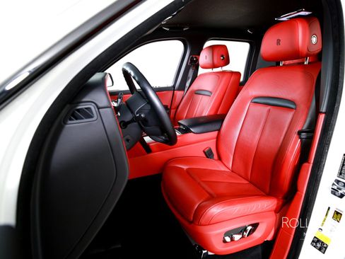 Used 2021 Rolls-Royce Cullinan Black Badge image 13