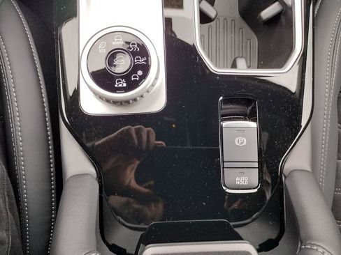 New 2026 Mitsubishi Outlander LE AWD/4WD image 25