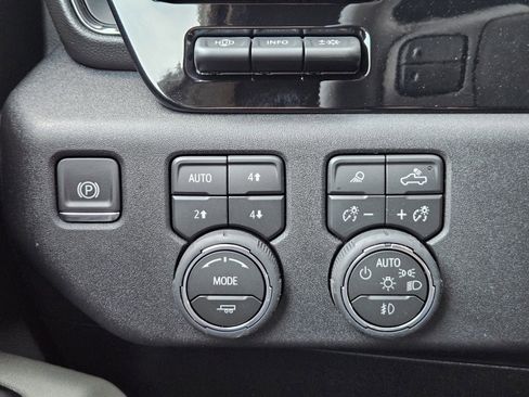 New 2026 Chevrolet Silverado 2500 ZR2 image 23