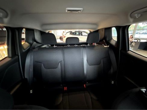 Used 2023 Jeep Renegade Latitude AWD/4WD image 42
