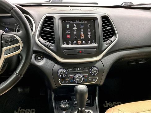 Used 2017 Jeep Cherokee Limited w/ Luxury Group image 8