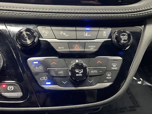 Used 2020 Chrysler Pacifica Limited w/ Advanced Safetytec Group image 20