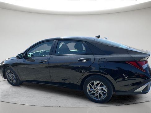 Used 2024 Hyundai Elantra SEL FWD image 9