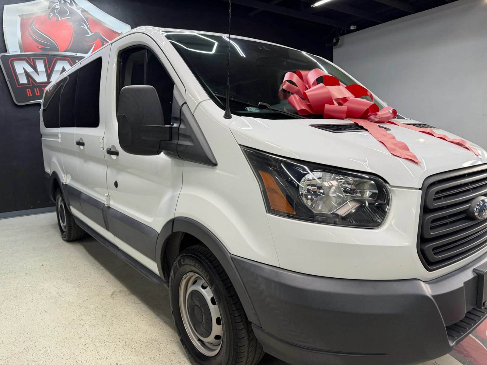 Used 2017 Ford Transit 150 XL RWD image 4