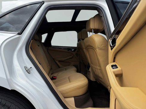 Used 2017 Porsche Macan Turbo image 43