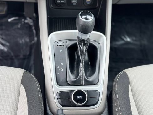 Used 2020 Hyundai Venue SEL FWD image 18
