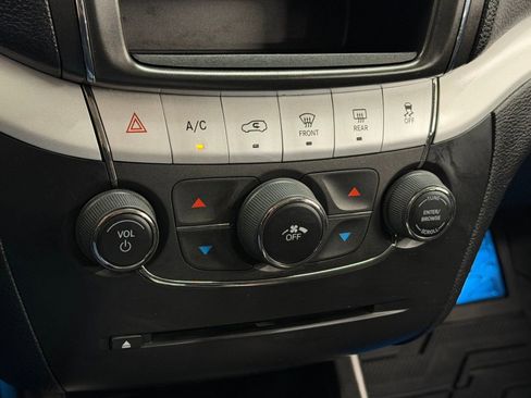 Used 2019 Dodge Journey SE w/ Connectivity Group FWD image 26