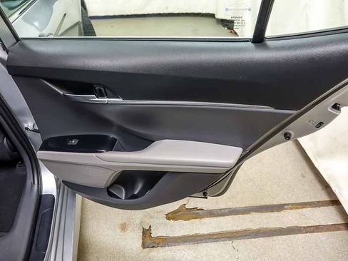 Used 2020 Toyota Camry LE w/ Convenience Package FWD image 23