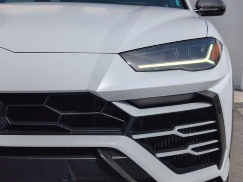 Used 2022 Lamborghini Urus image 10