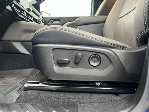 Used 2025 Chevrolet Colorado ZR2 w/ Technology Package image 16