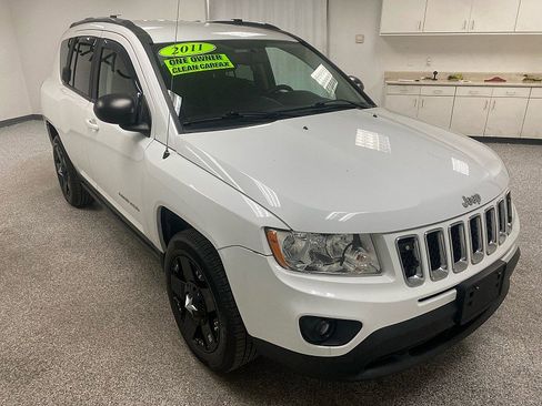 Used 2011 Jeep Compass Latitude image 3