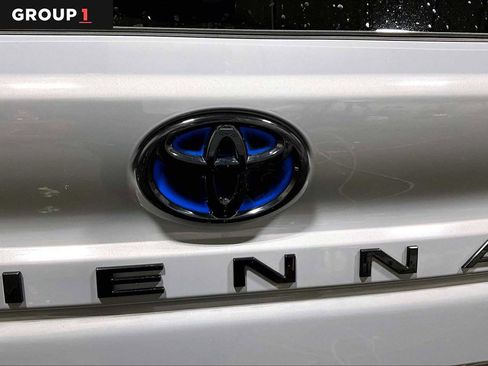 Certified 2022 Toyota Sienna XLE Woodland Edition image 31