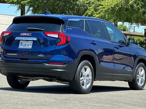 Used 2022 GMC Terrain SLE w/ LPO, Floor Liner Package AWD/4WD image 8
