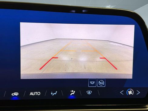 Used 2025 Chevrolet Equinox EV LT FWD image 23